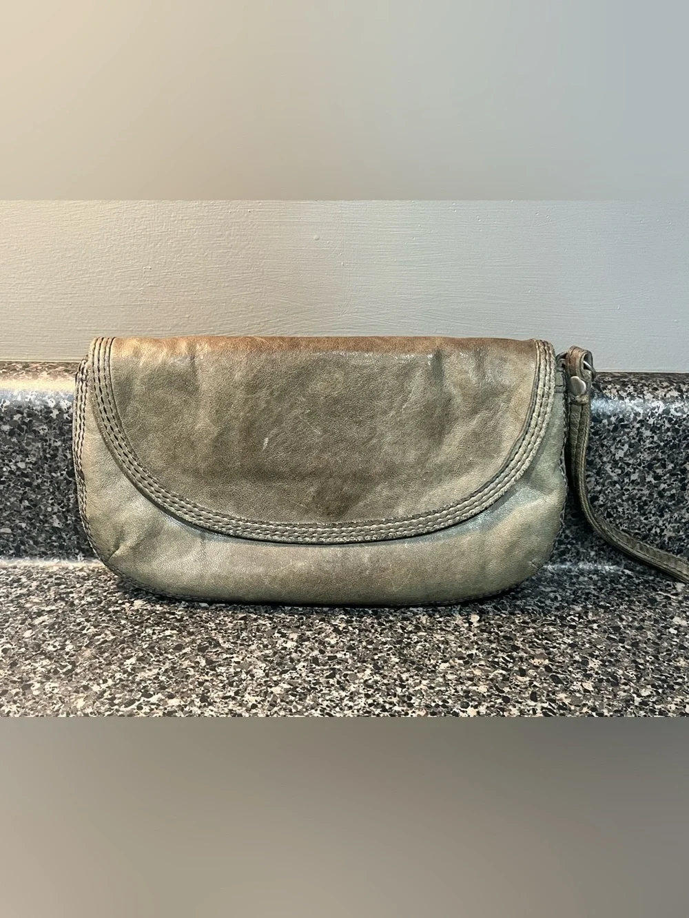 Lucky Brand Olive Green Leather Fold-Over Wristlet - Picture 1 of 8